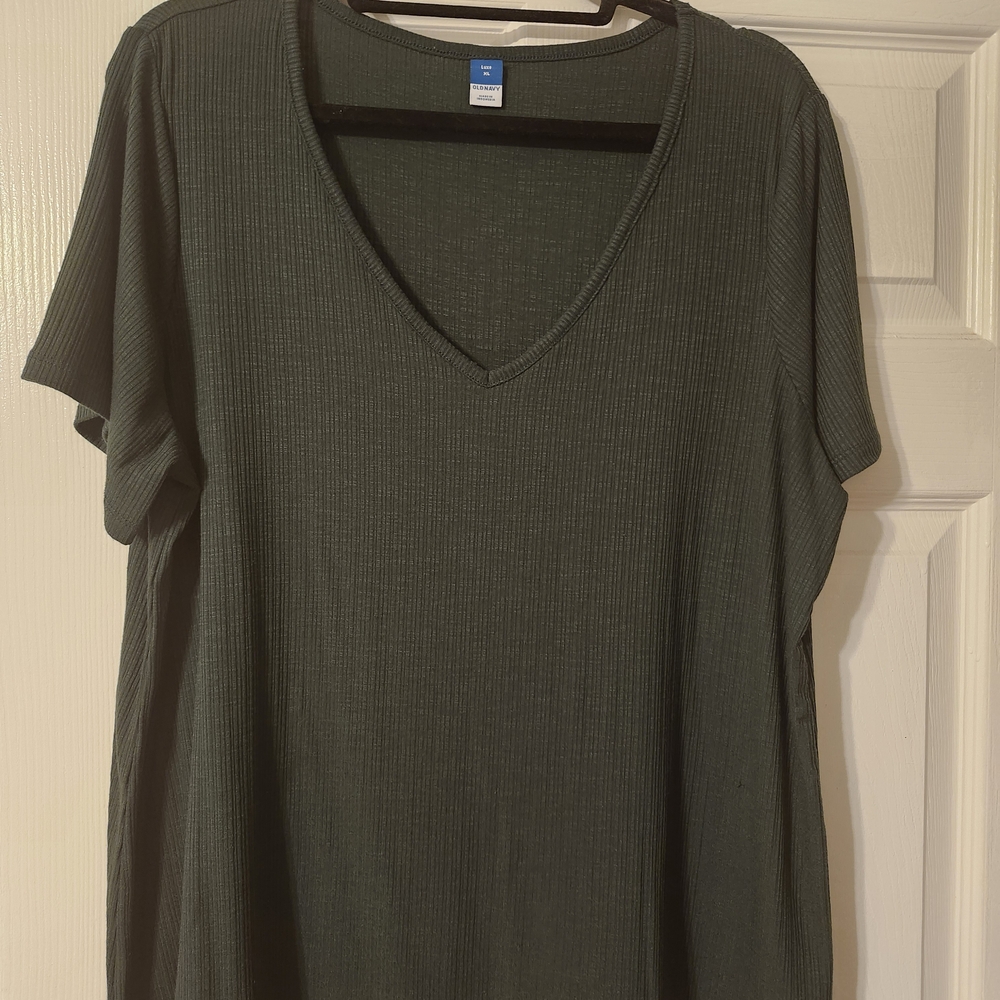 2pc Bundle Green V-Neck Short Sleeve Tee & Old Navy Dark Brown Long Sleeve..
